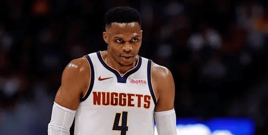 04月23日，在今日的NBA季后赛中，掘金以102 - 105的比分惜败于快船。