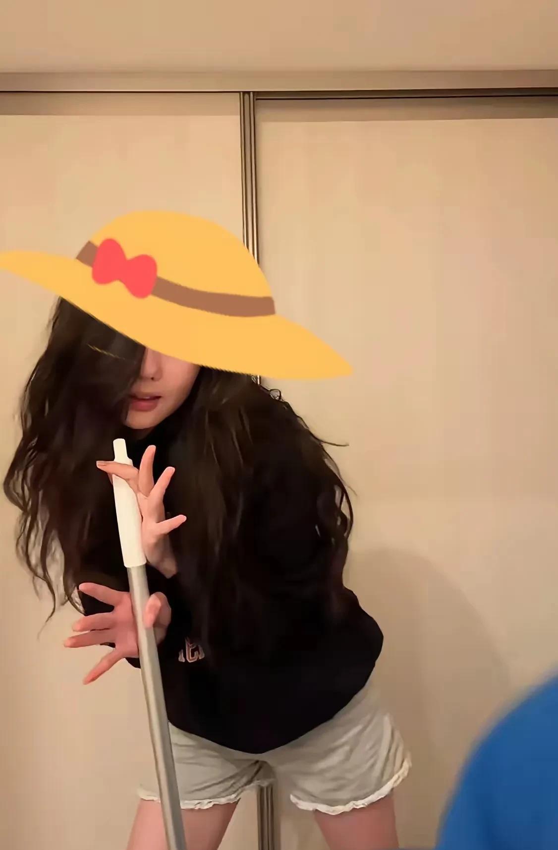 李凯馨辱华言论很严重，录音都是哔哔，听不得。应该是真的，因为她没告，估计是怕前助