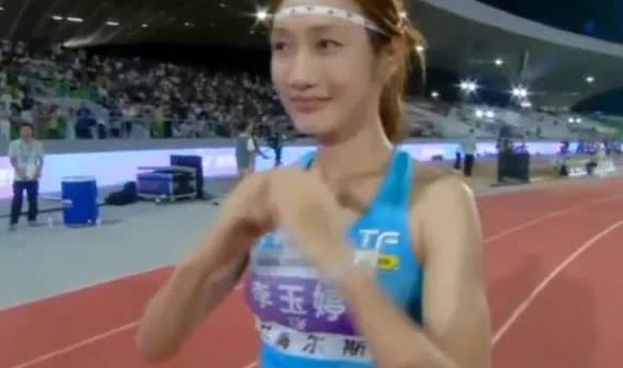 8月4日晚，8：40分全国田径锦标赛衢州站女子200米决赛角逐，梁小静的退出，好