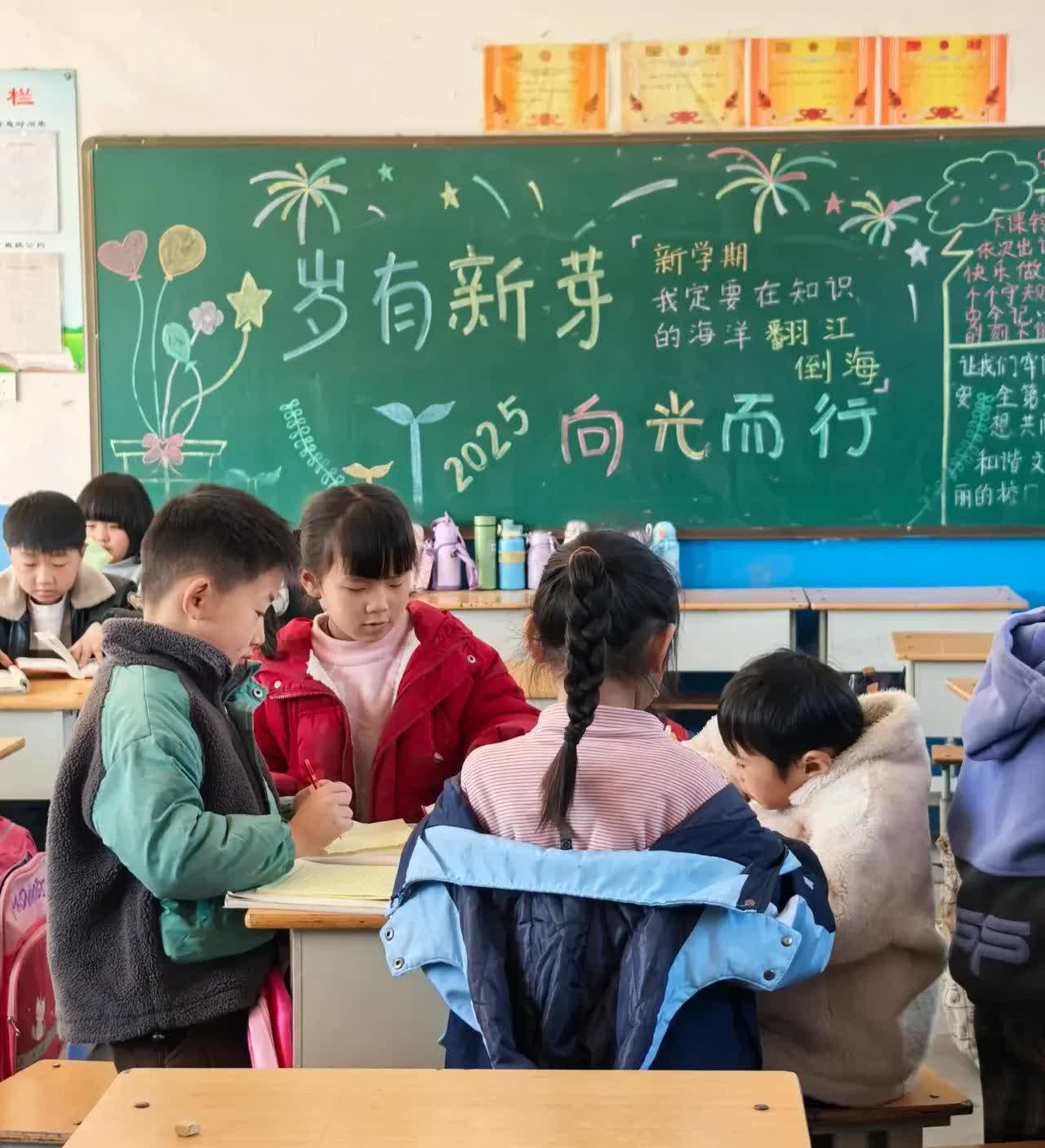 和患有智力障碍和语言障碍的同桌尽然成了好兄弟，上一年级时已经11岁了，老师嘱咐一