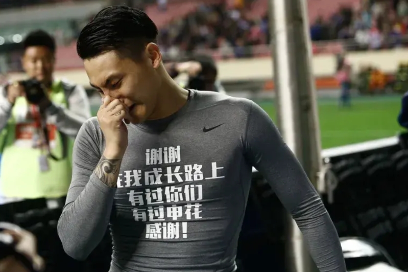 中国男足现役球员里王大雷的生意做得相对较大且较为知名。
 
据相关报道，王大雷虽