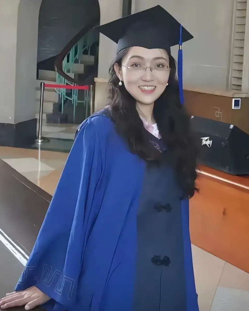 武汉大学杨景媛，外貌很漂亮，眼神很温润，却如此的不简单，不仅仅可以让一个学习优秀