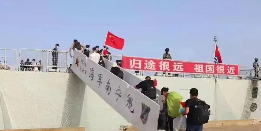 但当身处战乱地区的人们最想拥有的是什么？黄金？食物？还是飞机大炮？我觉得都不是身
