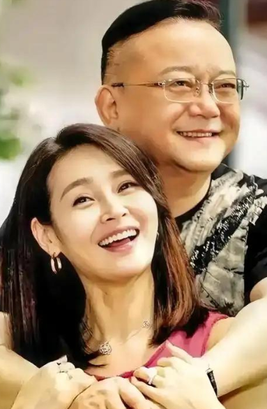 王刚三婚娶了小他20岁的郑艳东