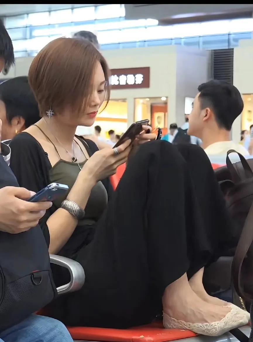 #能否发表一句人生的感悟#人生这趟路，好像总在爬坡的时候多。有时候累到不想说话，