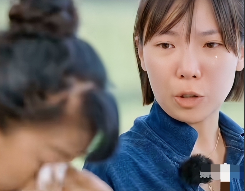 梅婷的经纪人张婉婷说：“在我十二岁的时候，我接到医院的通知，说我的父亲离开了，当