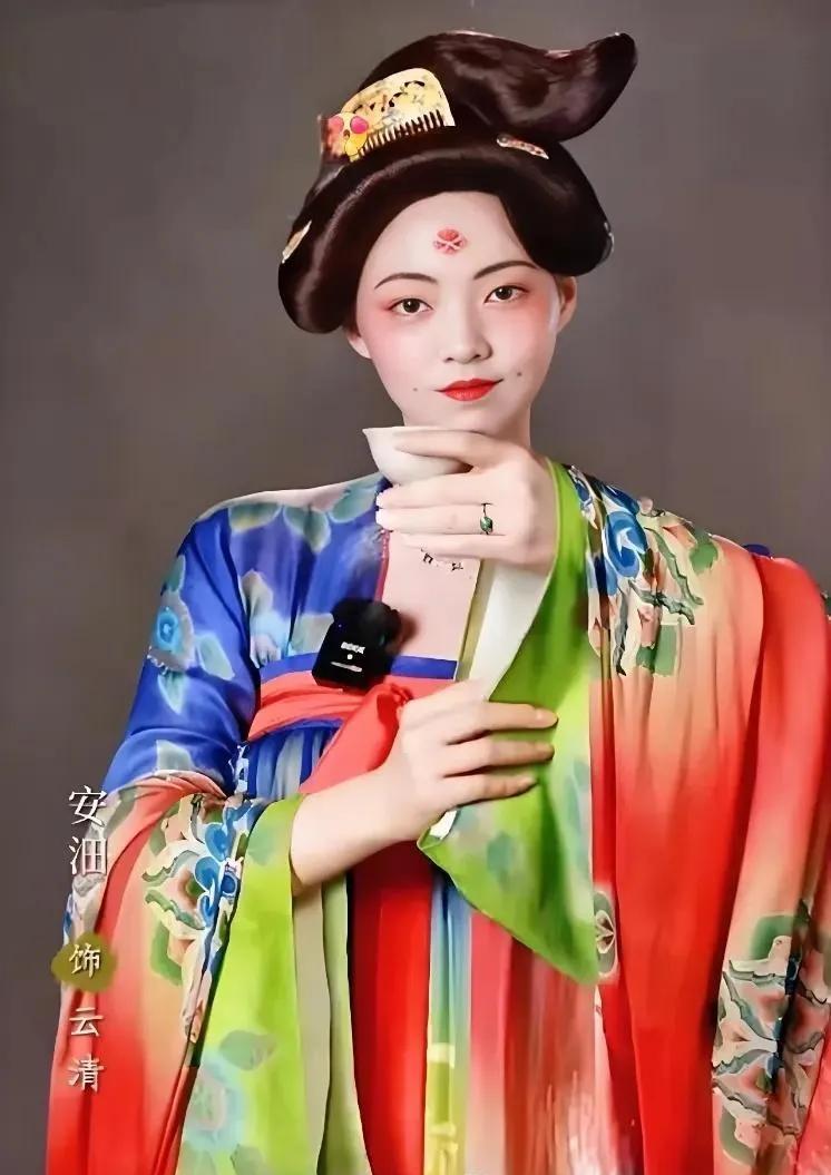 一直以为古装剧里的演员都是咱自己人，谁能想到，看《长安的荔枝》片尾演员表时，我直