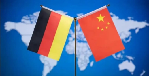 德国外长对我们大放厥词！8月17日，根据外媒报道，德国外长在出访日本和印度尼西亚
