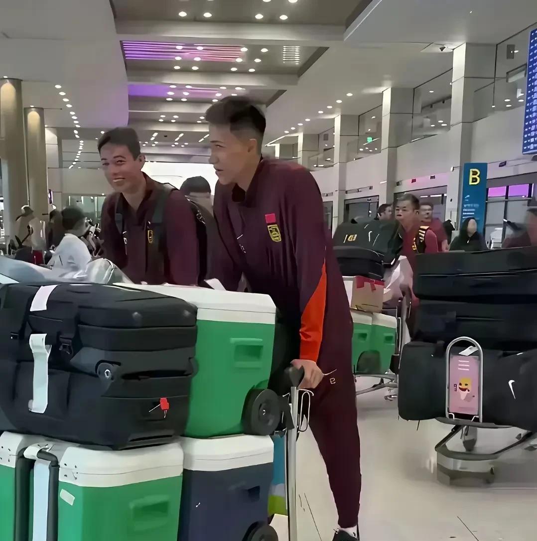 0：3负于韩国队，国足的东亚杯之旅再一次败得一塌糊涂！
据说，这一次是国足的全主