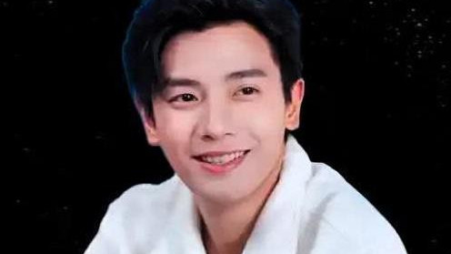 学霸逆袭成顶流，抱娃姿势教科书级，内卷还是演技炸裂？