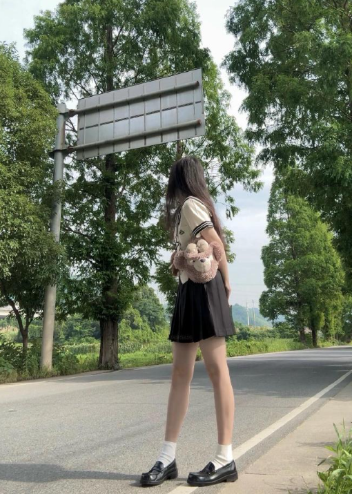 这个鞋现在是不是很流行？叫什么名字来着？ ​​​

