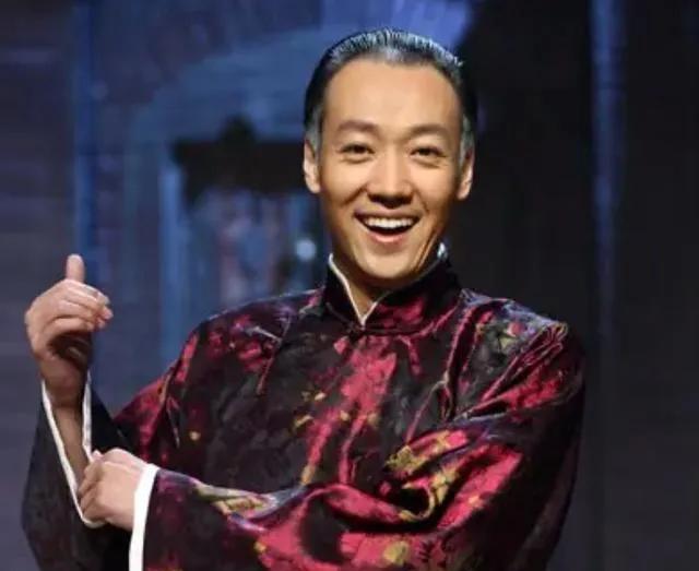 把初恋宠成终身伴侣的老戏骨。
在娱乐圈的浮华名利场中，这些老戏骨用半辈子诠释了爱