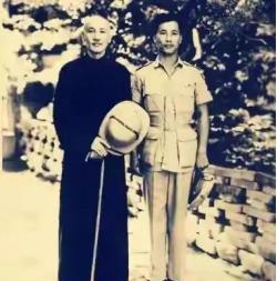 1966年，给蒋介石开了十年专机的衣复恩被捕，关了一千多天。获释后，衣复恩对家人