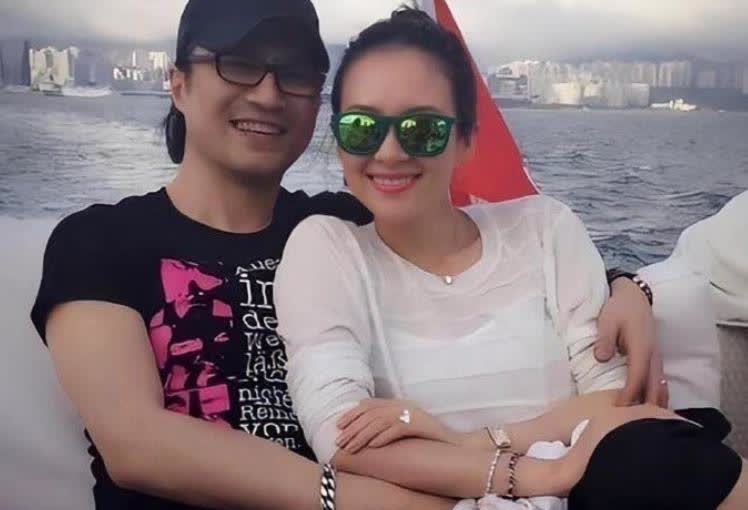 汪峰这活法，简直是男人界天花板！
有人觉得汪峰从摇滚青年到人生赢家，他把情史、