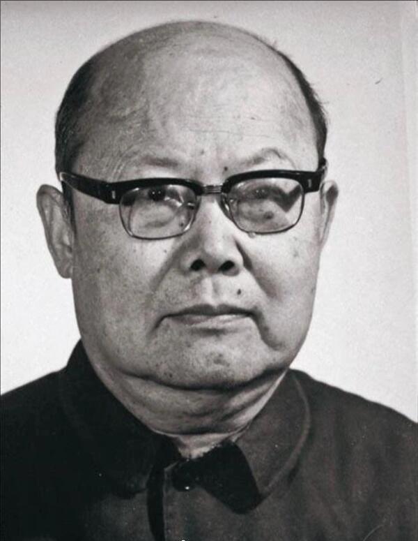 孟少农，原名孟庆基，1915年12月12日出生于北京，祖籍山东。他是中国汽车工程