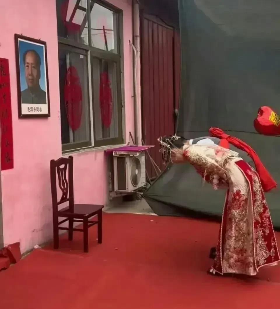 婚礼上的一幕，惊呆了。