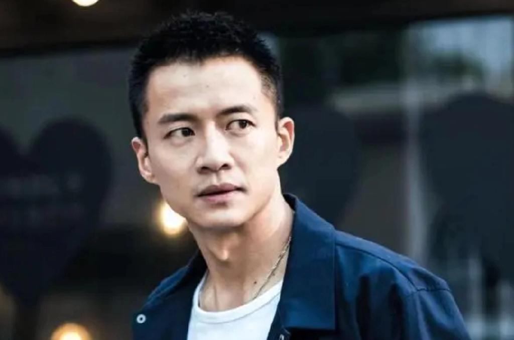 大家发现没？
唐曾这个人长得帅，
演技也好，看着老实，可偏偏他总是演一些窝囊、早