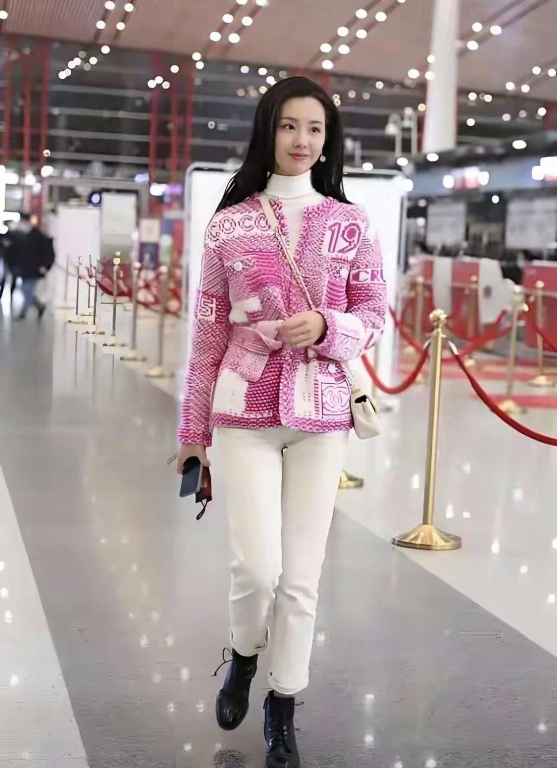 陈都灵，168cm，南航最美校花，无疑。