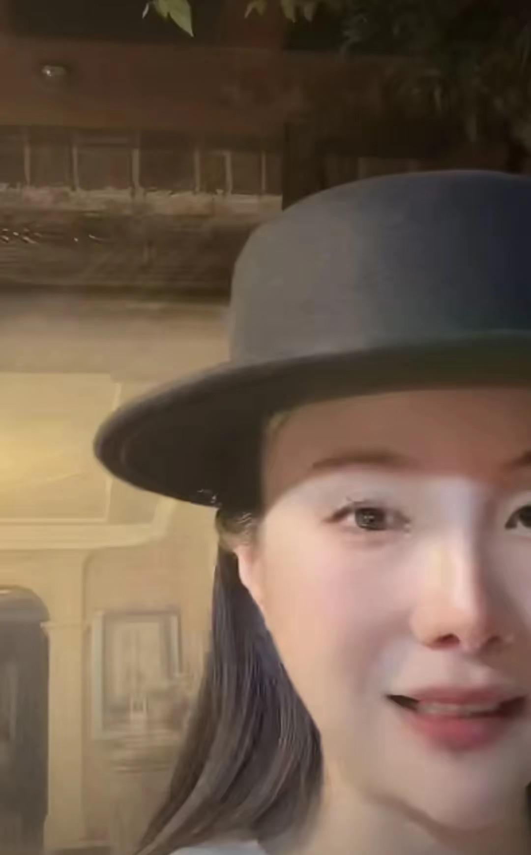 6月12日，干露露现身直播间带货，人气不足百人。曾经的她凭借性感爆红网络，如今已