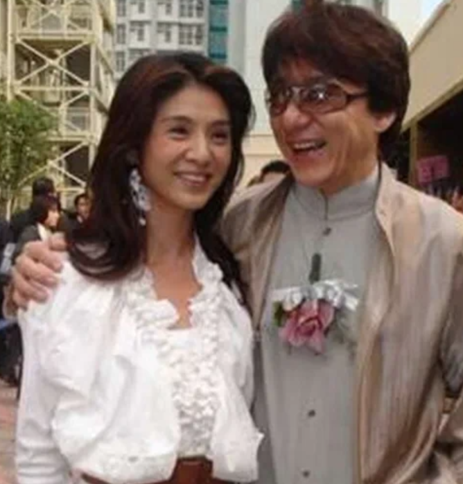 2003年，杨采妮时隔6年，因负债超100万被迫复出拍戏，消息一出，成龙坐不住了