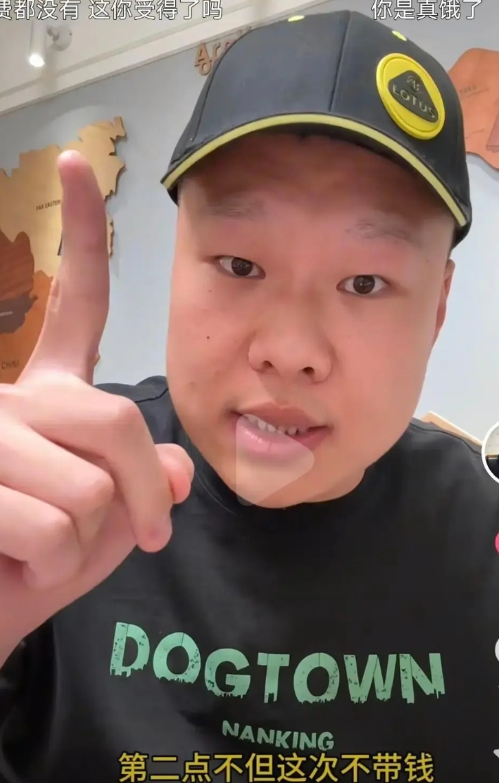 说车的阿飞：小米这么抠很有问题

这个阿飞去年是SU7发布以后第一个跟雷总合作直