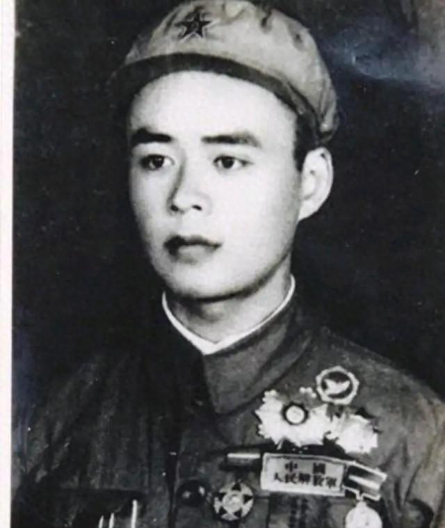 1952年，上甘岭战役中，16岁战士唐章洪突然尿急，他索性对着迫击炮尿了起来，没