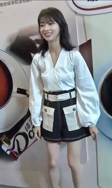 吴谨言产后八天极速复工











天哪！吴谨言生完孩子才8天就复工了