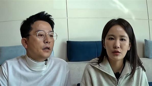 韩国戏精夫妇诞生！结婚在即发现未婚夫偷藏女人照片和美女手办