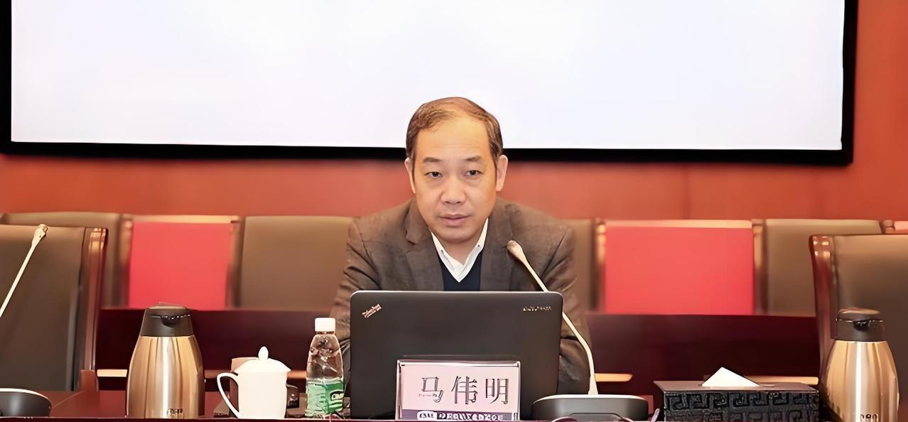 马伟明猜中了，百亿核航母变成烂尾工程，军方给出最后的期限。中国教授竟然预言了美国