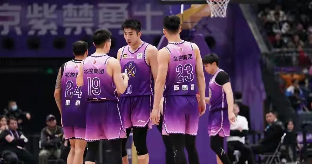 北控男篮主力球员薪资和得分对比；
1、萨林杰，150万美金，场均18.6分；
2