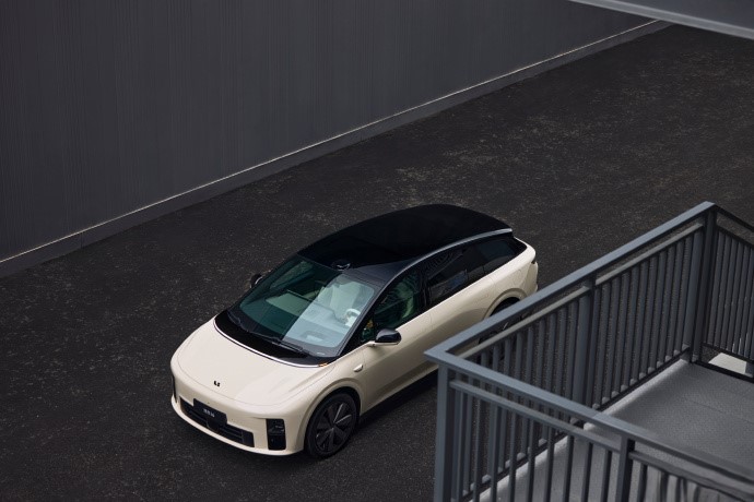 理想汽车2025年第三季度财报公布
三季度营收达到274亿元，前三季度总营收高达