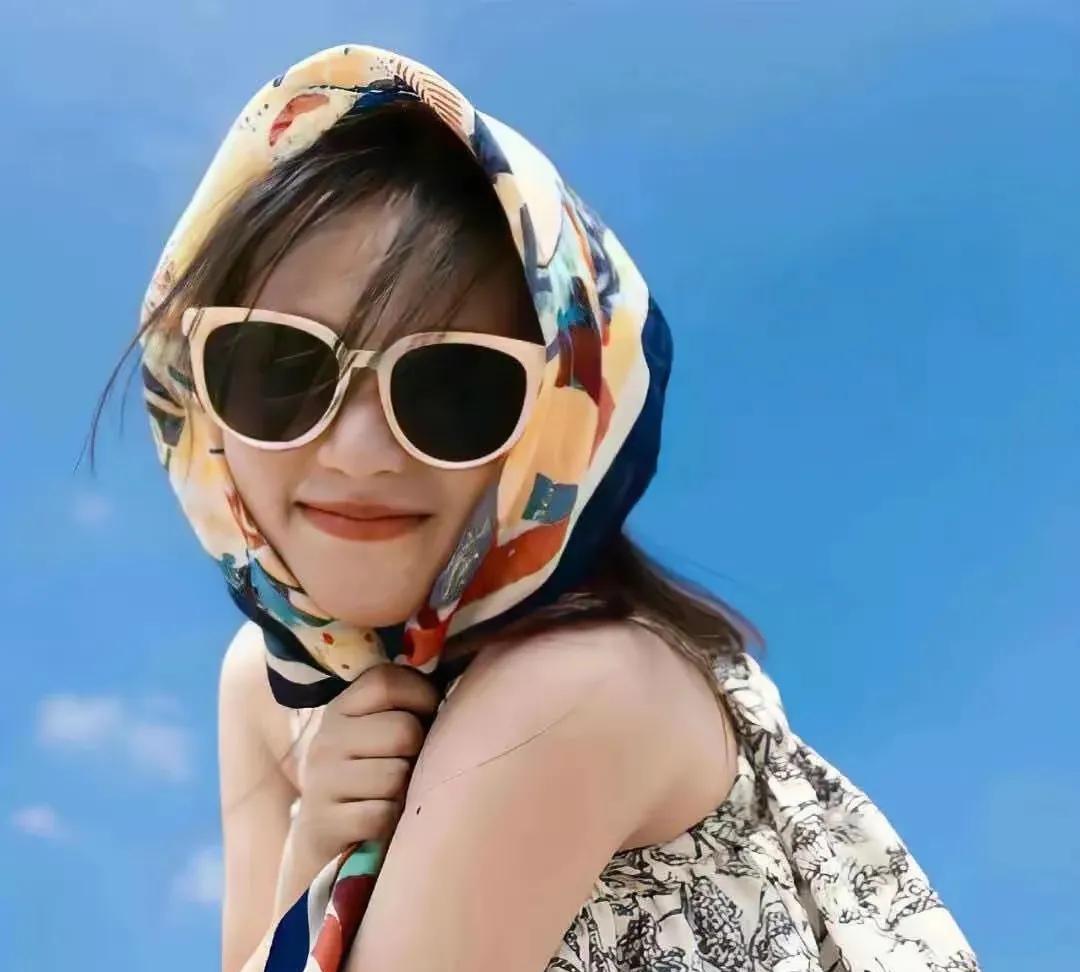 所谓的消费降级:
是任何不实用的东西，
都会渐渐被这一代清醒的消费者抛弃。