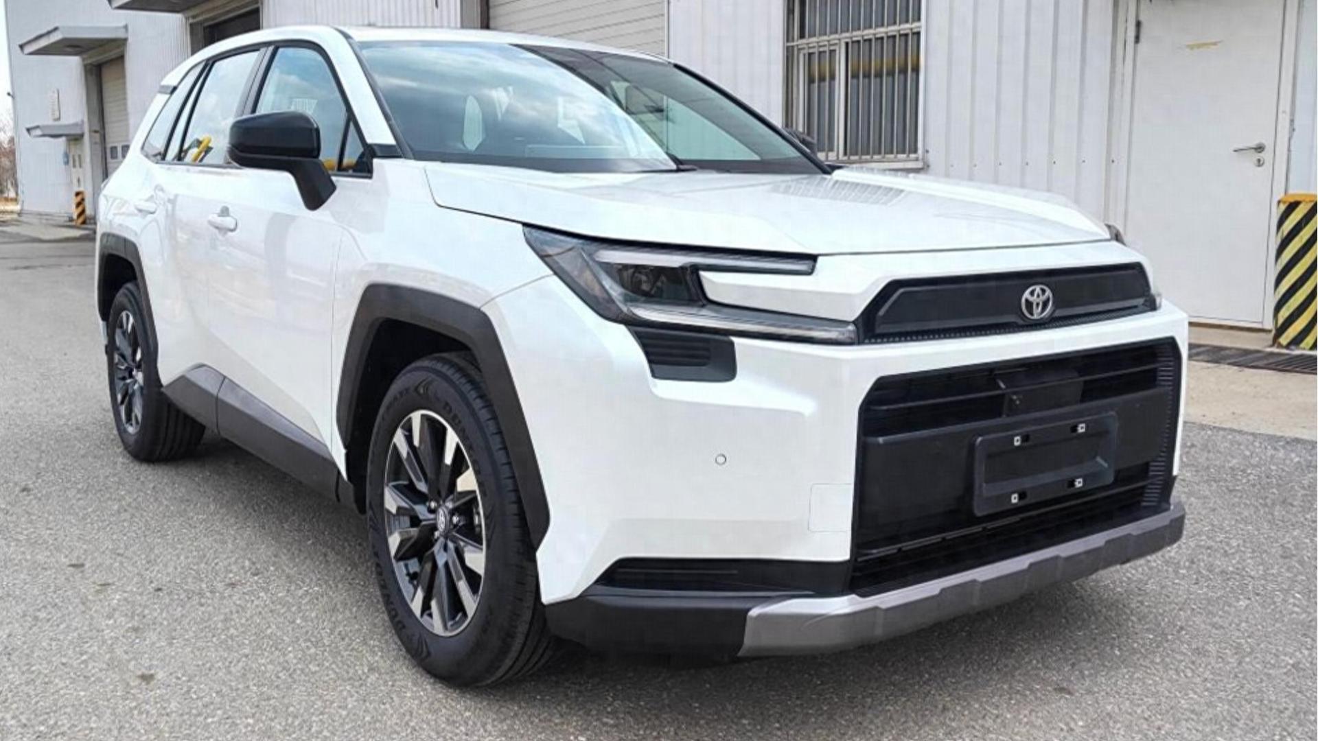 合资车企反击战：新一代RAV4荣放实车曝光，宝马iX3藏大量新技术