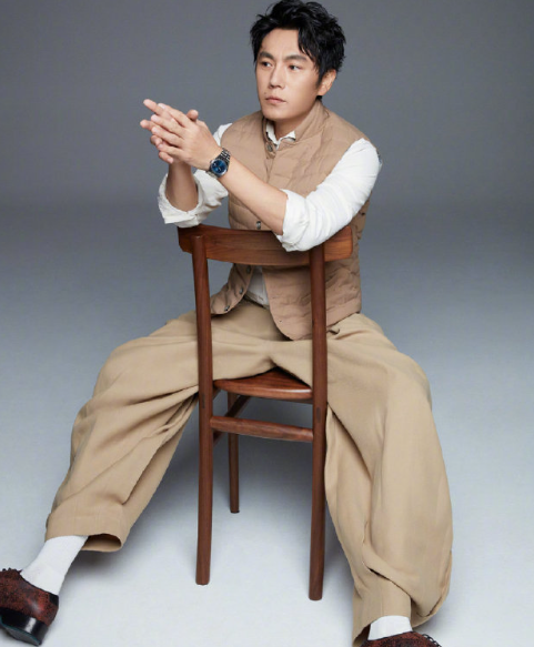 秦昊绿洲发布最新高清写真啦