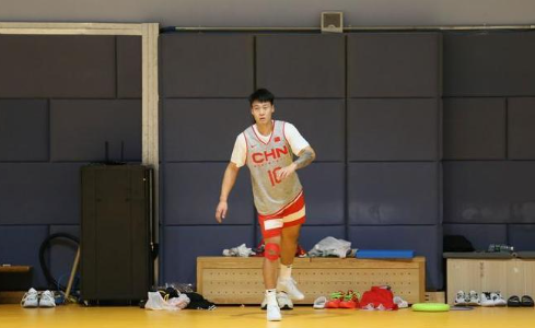 赵睿：珍惜每次比赛机会 打好我们自己的比赛 弥补不足

7月25日 男篮热身赛，
