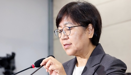 尹锡悦真的累了。
当地时间18日，经过层层审理，韩国首尔中央地方法院最终未采纳尹