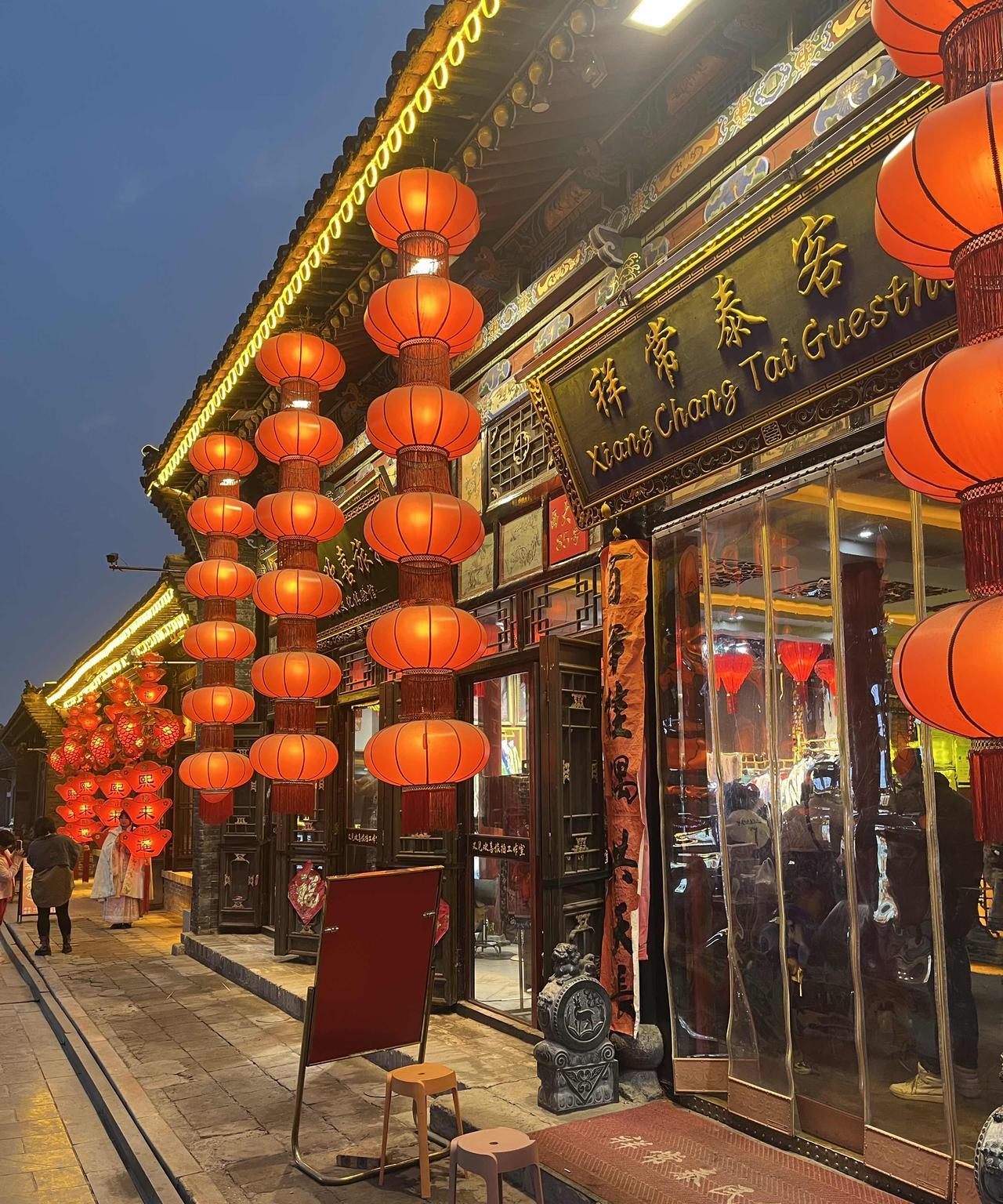 中年人的朋友圈：从透明到半透明
老同学聚会上，几个奔五的男人竟不约而同聊起了