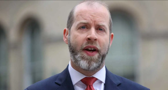 英国真急眼了，刚送走最高军事将领，又紧锣密鼓地安排商务部长访华，难道这是要跟美国