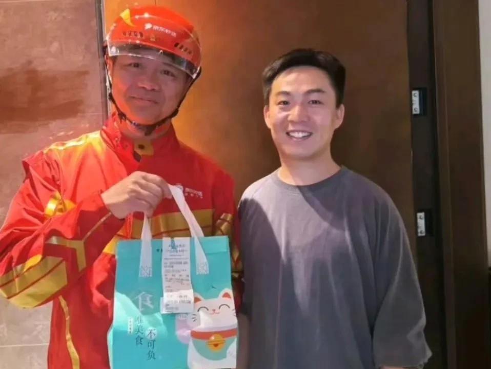 外卖江湖风云再起，这场由千亿大佬亲自配送引发的“降维打击”，你看好谁能笑到最后？