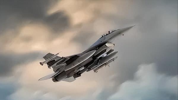 F-16神话彻底崩了！俄军三发导弹教做人现场！[汗]
俄军苏-35在万米高空当"