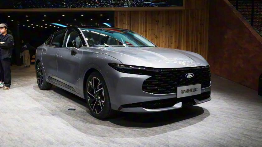 新款蒙迪欧降价增配！14.98万起售，261马力+8AT，回归实体按键