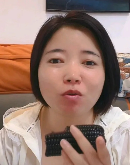 堂嫂居然说，河南妈妈拍过微电影！
难道是本色出演？？
堂嫂不觉得，说出来这些话，