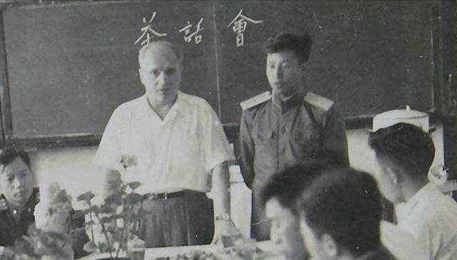 1952年，一名开国少将被人举报贪污3000亿，伟人得知后下令立即逮捕，但就在这