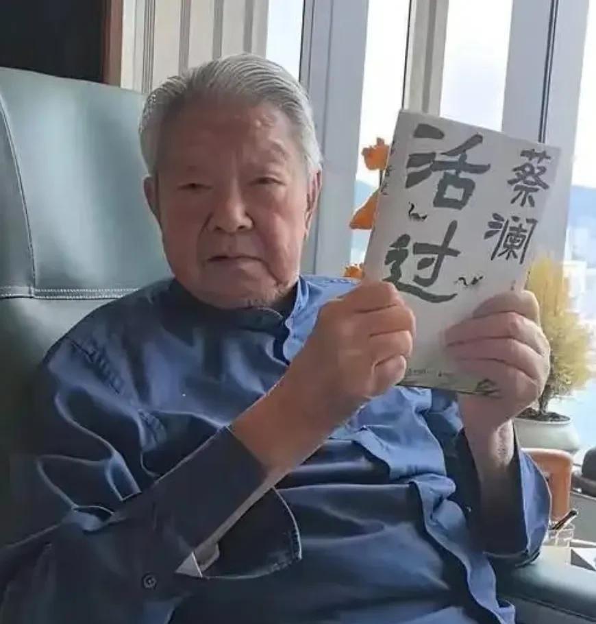 网友们说蔡澜最后悔的事情，就是没有生孩子，可我并不这么认为！
蔡澜曾经说过，这辈