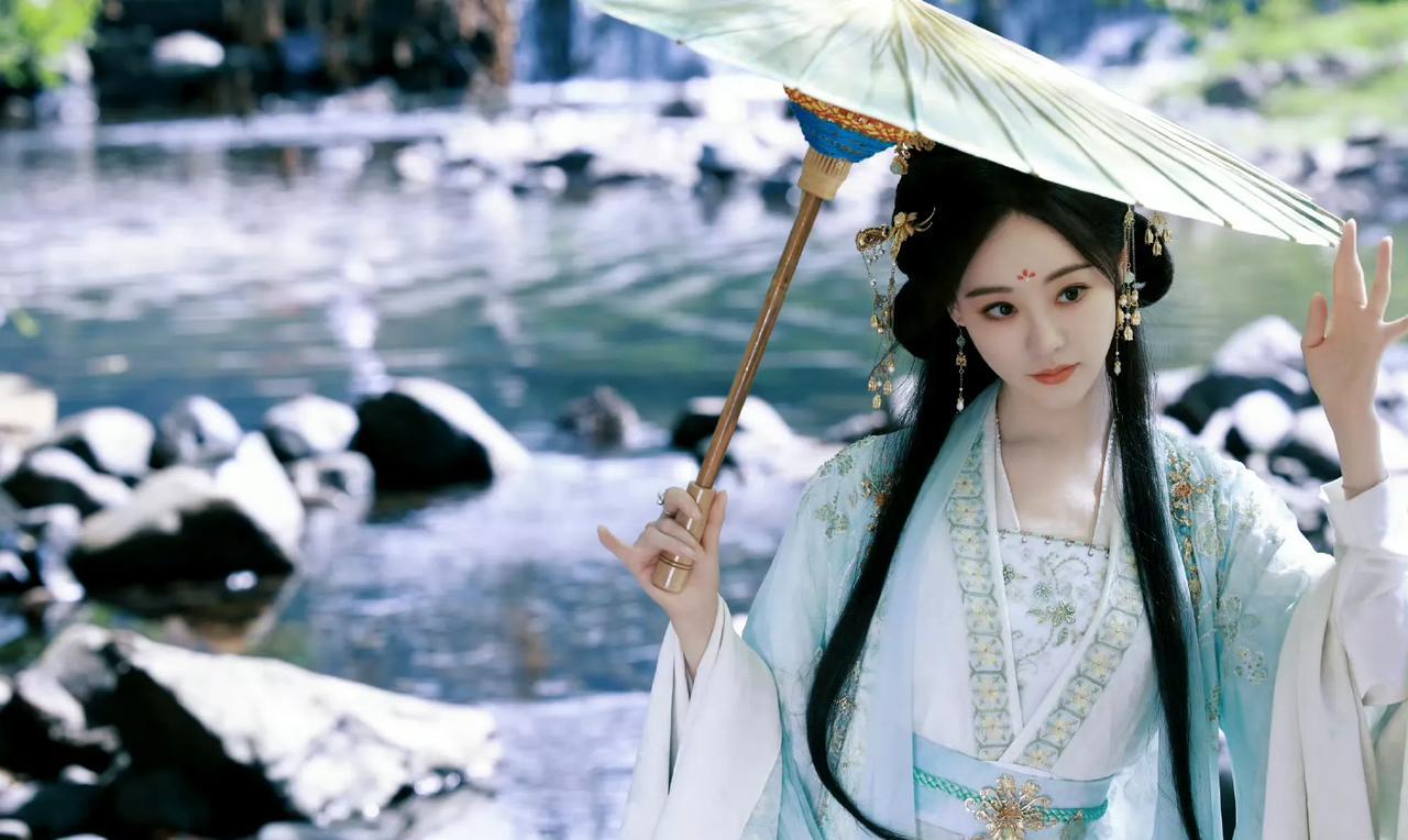 #太好了是古装祝绪丹我们有救了# 古偶颜值天花板归位！祝绪丹携《书卷一梦》强势回