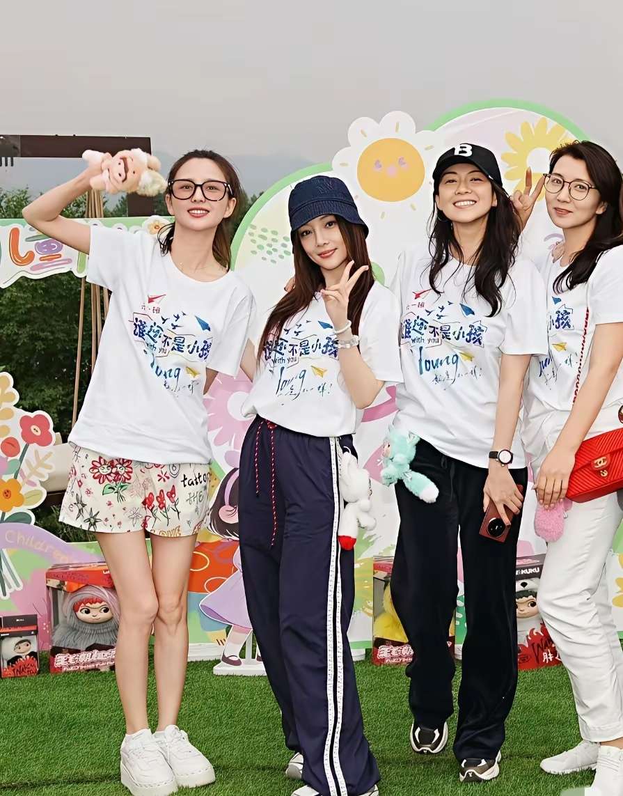 四个人， 三个离婚了。 离婚率是真高！