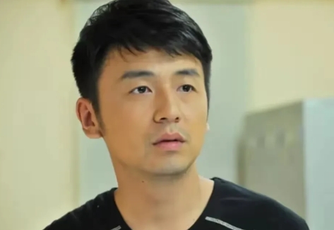 事实证明，  
就算给两个亿，电视剧也不能胡乱接，  
​连雷佳音这种拿奖无数的