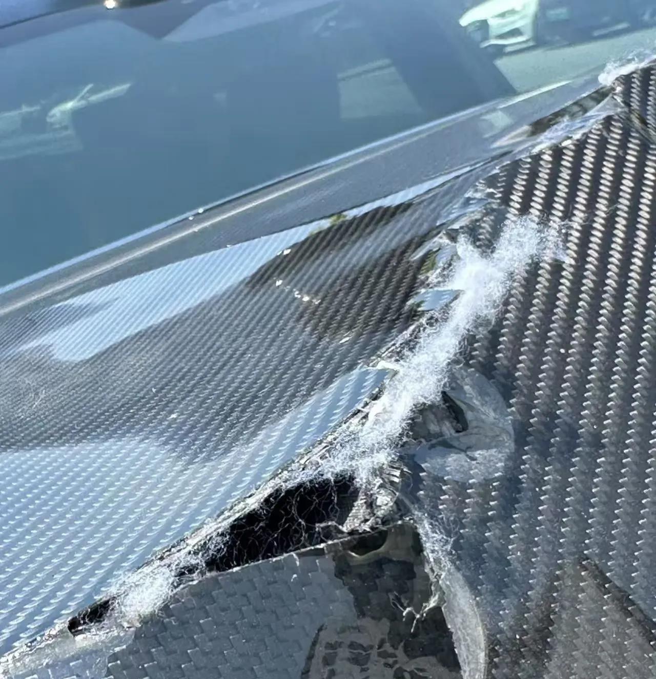 不是说碳纤维是撞不破的吗