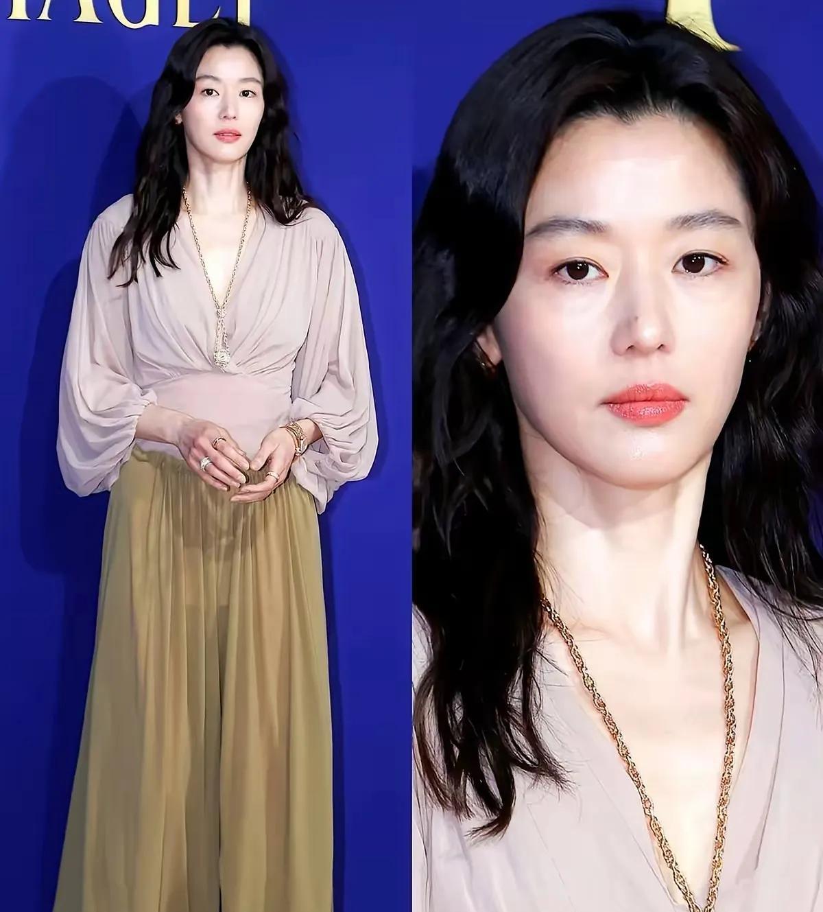 韩国的神仙姐姐全智贤活动近照
脸上略带疲态，但是还是很美的
听说她嫁的是伪豪门