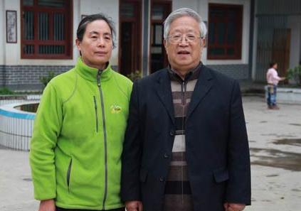 2005年，中国驻尼泊尔大使馆的外交官朱敏才退休后，不顾儿女们的反对，带着妻子离